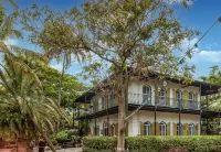 The Dancing Rooster: 2 Blocks from Duval in Old Town.