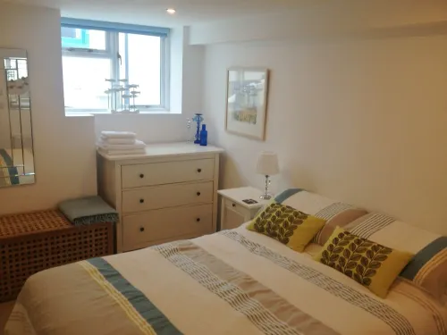 Peaceful with Patio in Downalong, Moments from Beaches, Harbour, Town, Parking