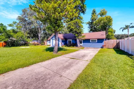 Sleeps 15/ Private Beach & Heated pool /mins to Tampa /Bush Gardens/ Buccs/ Zoo Отели в г. Лейк-Магдалин