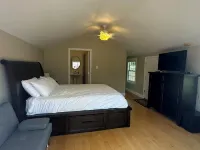 3 BR Lake house in Sebago Maine steps from beach! Hotels in Sebago