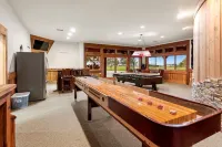 ★Main Lodge ★Delightfully Retreat Texas Ranch, lake, sleep 28-32★