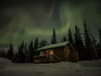 Relax with amazing 360° mountain views in this cozy Alaskan tiny cabin!