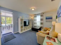 POOL VIEW   King bed  Walk to beach   Covered porch overlooks pool DAILY RATES
