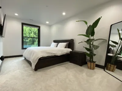 Luxurious Modern Retreat with 3 King Suites