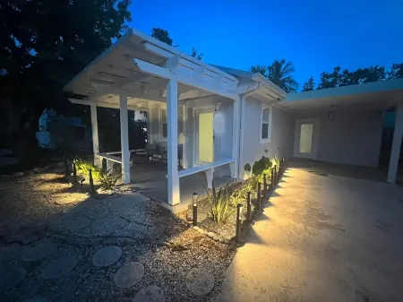 New 2/1 Remodeled Cozy Home in Tavernier Key Отели в г. Тавернье
