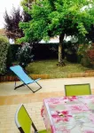 Newly renovated apartment/studio, garden level, quiet location, walking distance to beach and shops Hotel a Royan