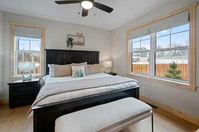 Downtown Sister Bay. 🐐🍻 🏖️ 2-story, 3 + 1 Bedrooms, 3.5 Baths. Loft & Game Room!