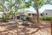 EASY WALK TO THE BEACH - PETS WELCOME - STEPLESS - PRIVATE ENCLOSED PATIO