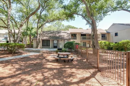 EASY WALK TO THE BEACH - PETS WELCOME - STEPLESS - PRIVATE ENCLOSED PATIO