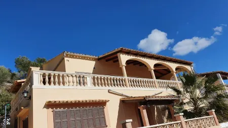 ROMANTICA VORAMAR Отели рядом с достопримечательностью «Porto Cristo Beach»