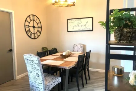 Casa Blanca Retreat, 3 BR Home w/ A/C & Free Wi-Fi