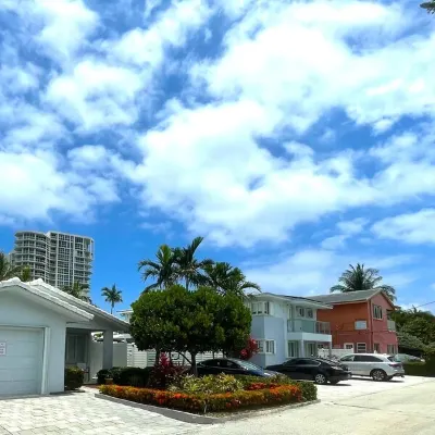 Beach House in Hollywood, steps the the shore! Hotels near Port Everglades