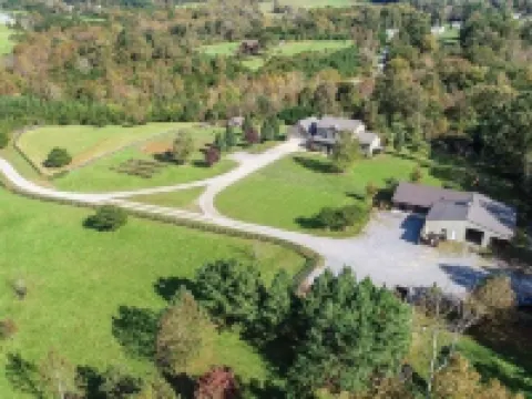 Cozy cottage just on the outskirts of Lynchburg! Hotels in Campbell County