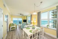 Luxuriously renovated!  2BR/2BA Western Sunset Corner+2 King Beds! Sleeps 6.