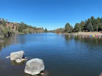 Cozy retreat near downtown, amphitheater, short walk to Deschutes river, has AC!