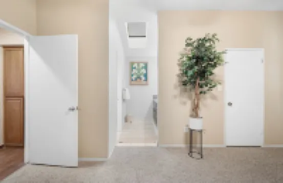 Spacious 4-Bd 2.5BTH Corporate Housing Near Hwy 99 with Plenty of Parking