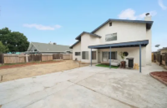 Spacious 4-Bd 2.5BTH Corporate Housing Near Hwy 99 with Plenty of Parking