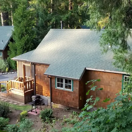 Mckenzie River Cabin at The Log Cabin Inn