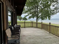 Waterfront Lake Lodge in the Thousand Islands