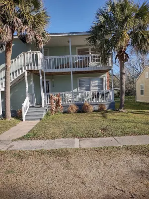Retro beach cottage w/ modern touch - in the heart of Carolina Beach