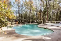 A Spacious Place for Everyone. Sanford Stadium, Downtown and Dining So Close!