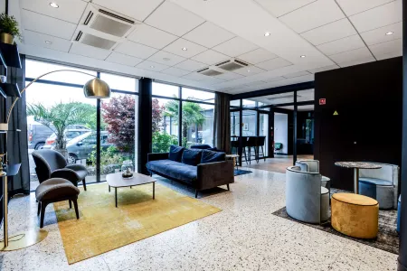 Brit Hotel du Stade Rennes Ouest Отели в г. Ле Рё