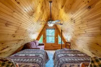 Deer Wood Cabin w/Hot Tub - Sleeps 8