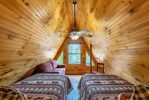 Deer Wood Cabin w/Hot Tub - Sleeps 8