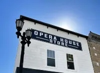 Opera House Suite 2 Hotels near Fossil Lake Safari