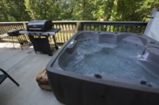 Deer Run Cabin - Private Hot tub, Loft / Game Room, 1 Mile to Thunder Ridge