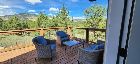 Charming mountain barndominium  on 44 acres! Views, beautiful barndominium!