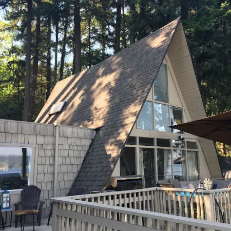 Waterfront & View-Near Seattle on Lake Sammamish in Bellevue