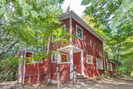 Lloyd's Lookout - Spacious 3 Bed Retreat with Stunning Bay Views