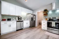 Stylish Family Friendly Bungalow, Tvs, Royal Beds