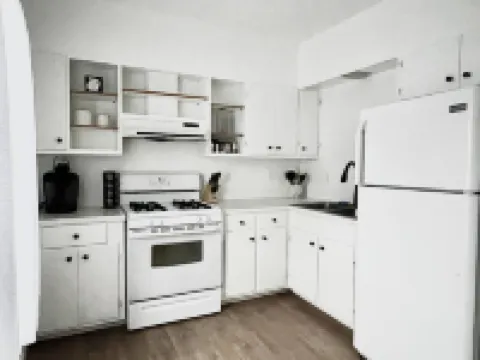 Spacious 2 bedroom apartment Hotels in Warren
