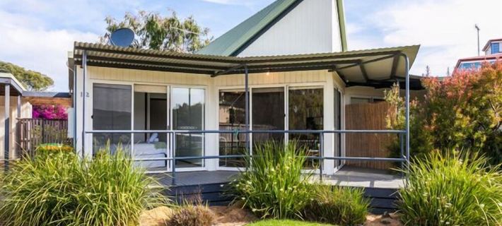 A RIVER BED  COTTAGE - Relax and unwind in this spacious cottage by the river Hotels in Lorne