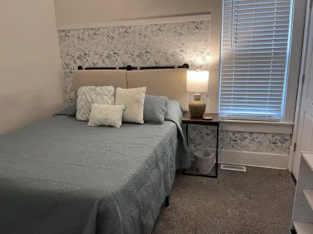 Pets ,Family, Fire pit , Playground Beach and more!