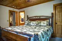 Closest cabin to Tweetsie. BEST Blowing Rock Location!  Hot tub & game room Rosschryslerjeepdodge Boone Nc.附近的飯店