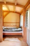 Daisy-a romantic logcabin hiding amongst the trees