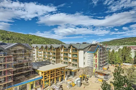 Premium penthouse in Keystone, great pool - The Springs!  Walk to slopes.