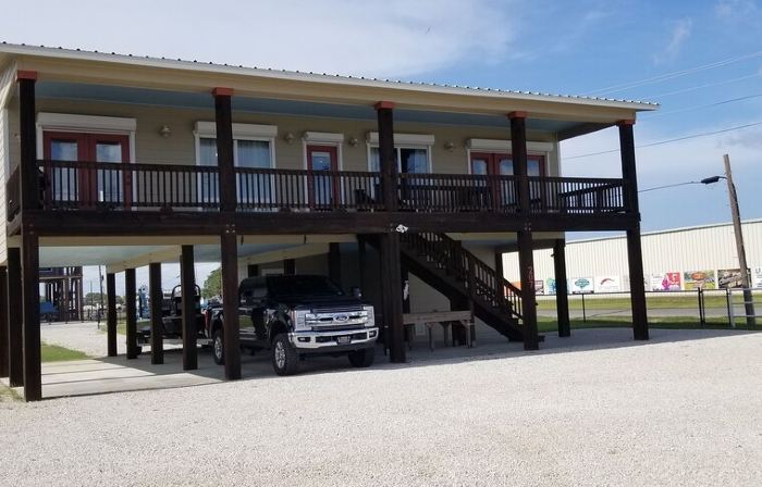 Location, Location!! Only Steps to Froggies Boat Ramp and Bait dock