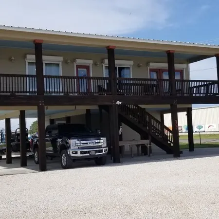 Location, Location!! Only Steps to Froggies Boat Ramp and Bait dock
