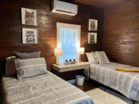 Come Enjoy Spring @ Lake Chatuge - Waterfront Farmhouse in Hiawassee, GA
