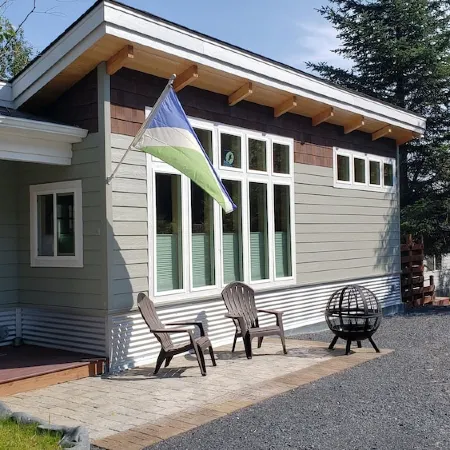 Entire House Tiny Home: close to cruise ship terminal and downtown Seward