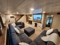 Gorgeous 5 bed Remodel near Downtown Hudson for Groups! Hotels in Hudson