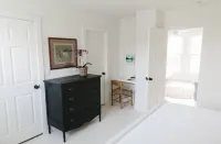 Downtown Charlevoix Boutique Cottage #1