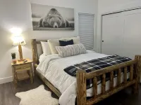 The Comfy Bear Cottage! Beautiful 2 bed/1bath home minutes from skiing and lake.