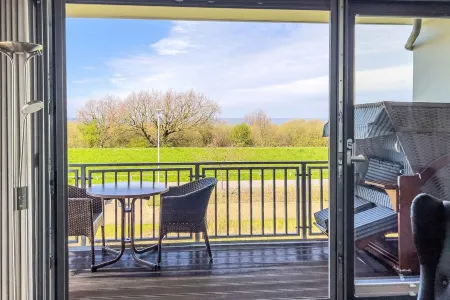 Deichgraf 12, direct fantastic sea view, beach chair, WLAN, TG, elevator, fireplace