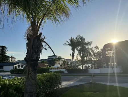 Comfortable and Spacious house near the beach