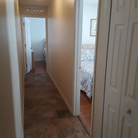 Beautiful 4 BR/2BA Private Pool Home Near Weeki Wachee Springs